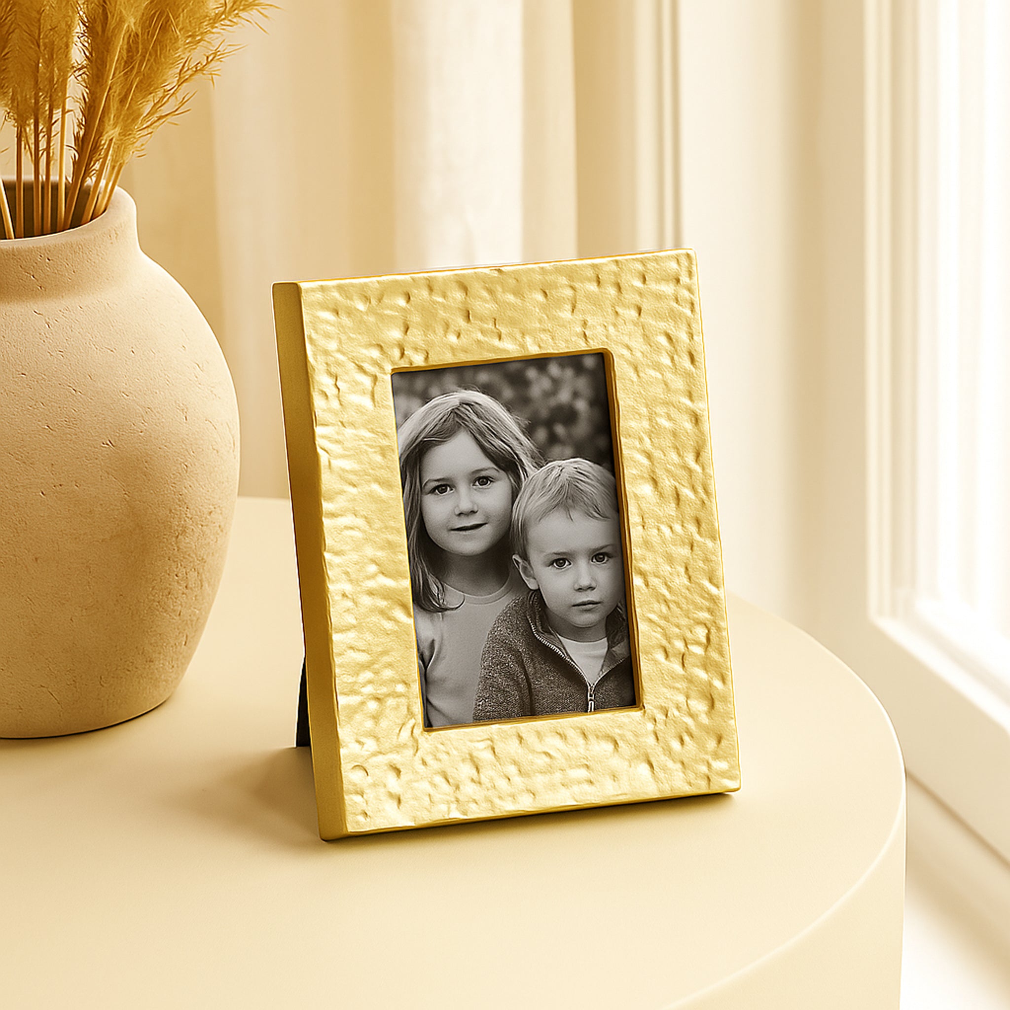 Textured Gold Aluminium Photo Frame – Tabletop Picture Frame with Glass Front (4×6, 5×7)