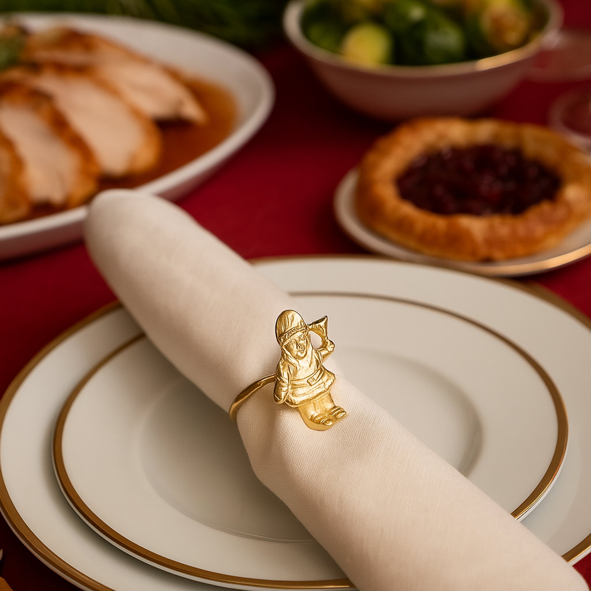 Gold Santa Napkin Rings – Elegant Metal Table Decoration (Set of 4)