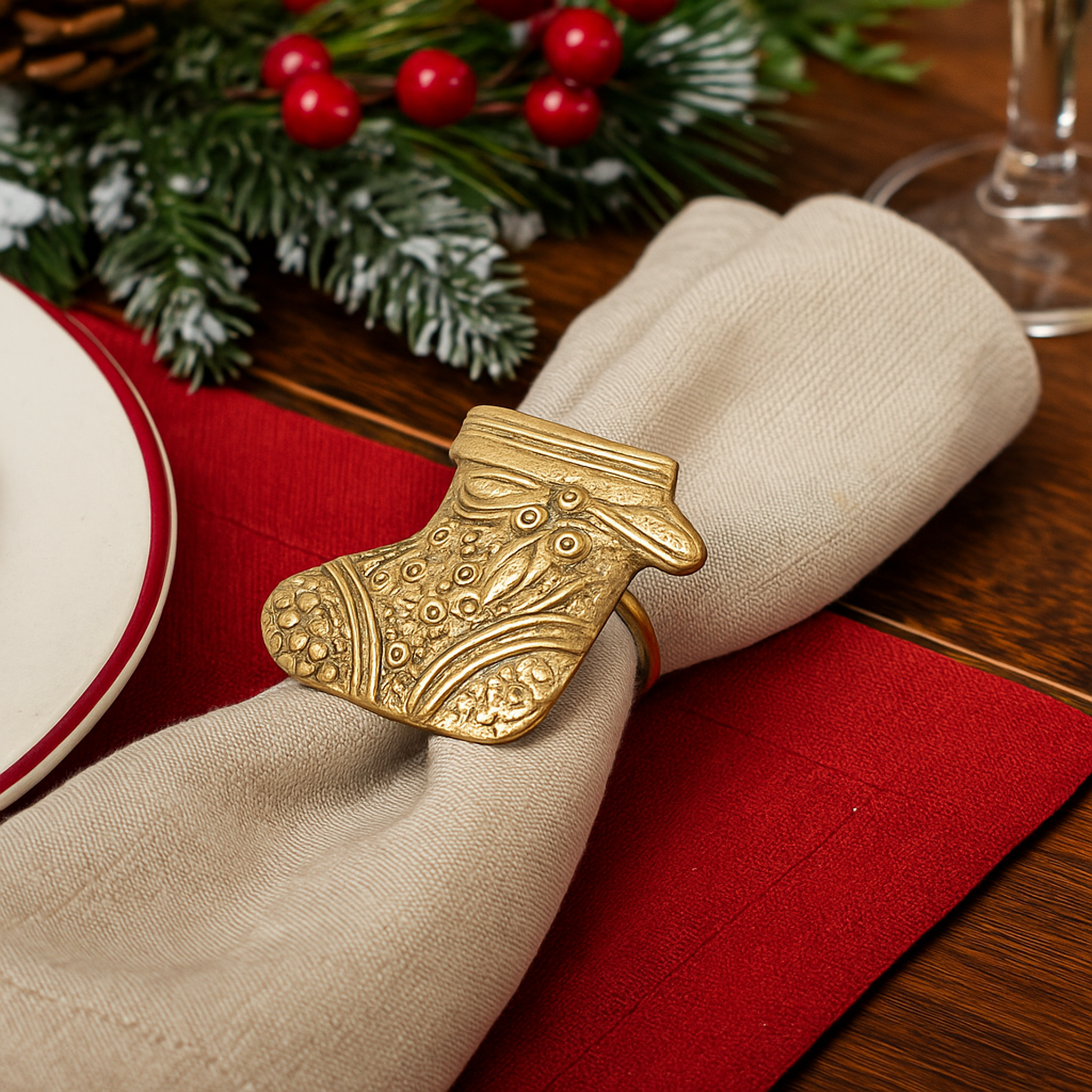 Gold Christmas Stocking Napkin Rings – Decorative Metal Table Setting (Set of 4)
