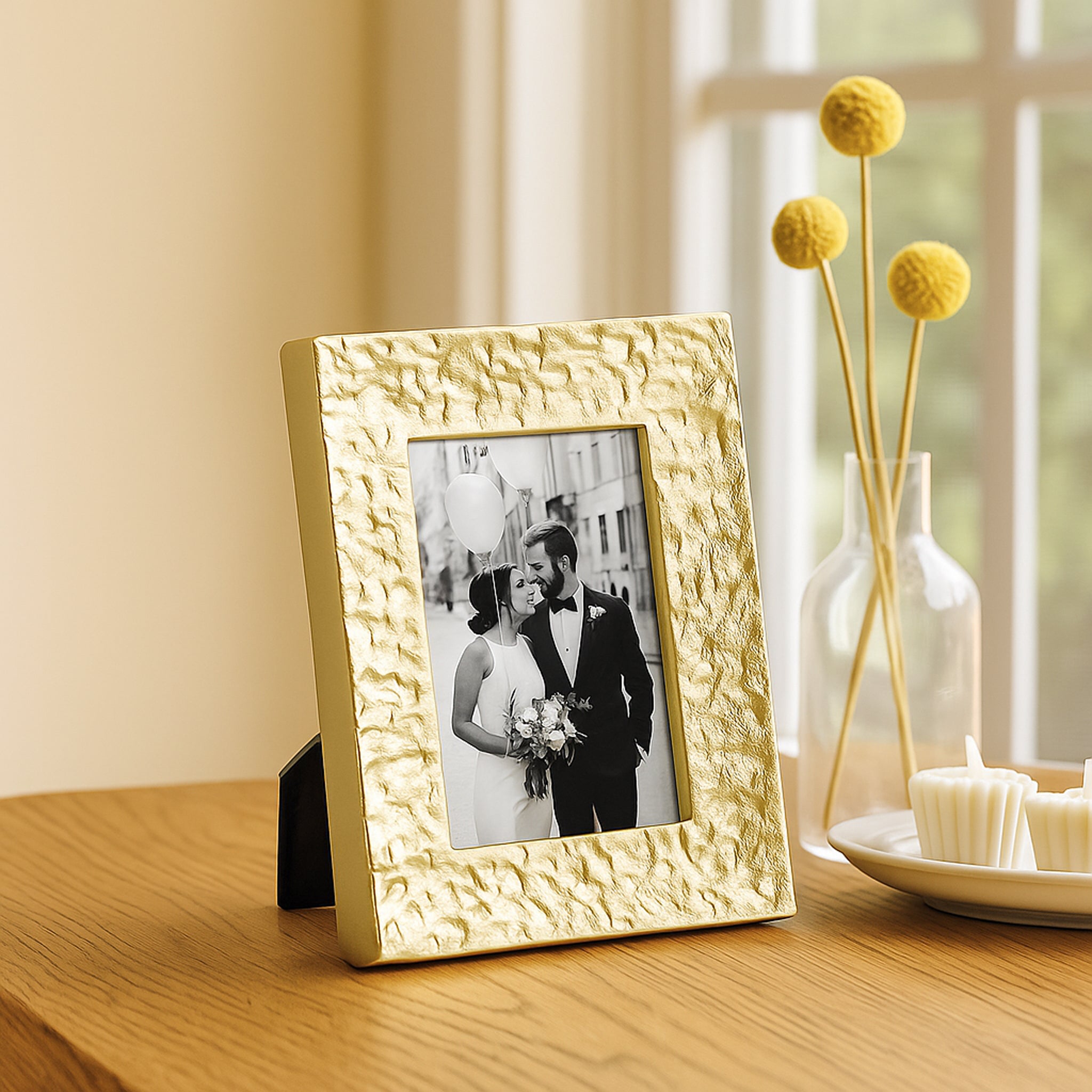 Textured Gold Aluminium Photo Frame – Tabletop Picture Frame with Glass Front (4×6, 5×7)