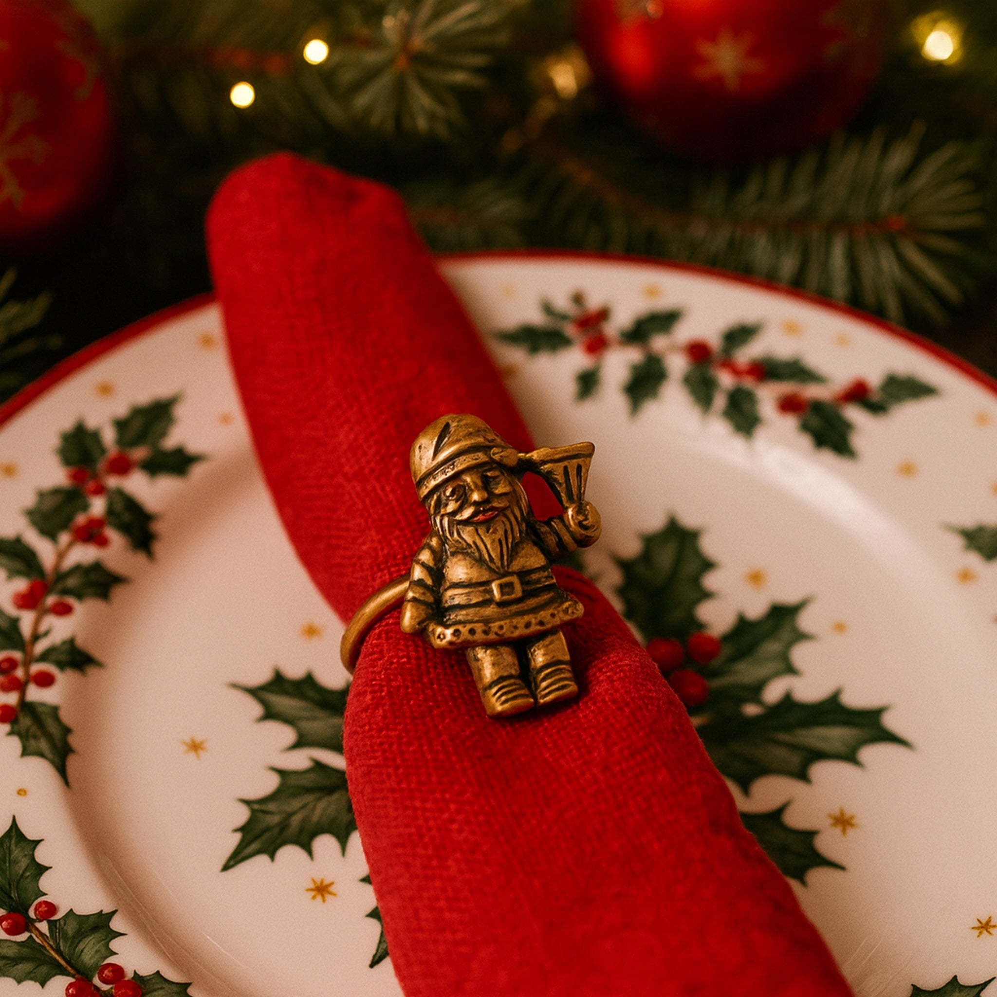 Antique Gold Santa Napkin Rings – Elegant Metal Table Decoration (Set of 4)